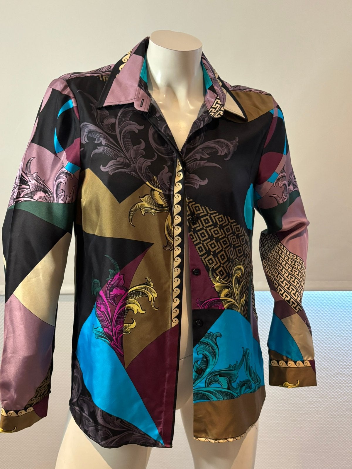 Versace zijde blouse maat it 42. Nl 38, Ophalen of Verzenden, Zo goed als nieuw, Maat 38/40 (M), Meerkleurig