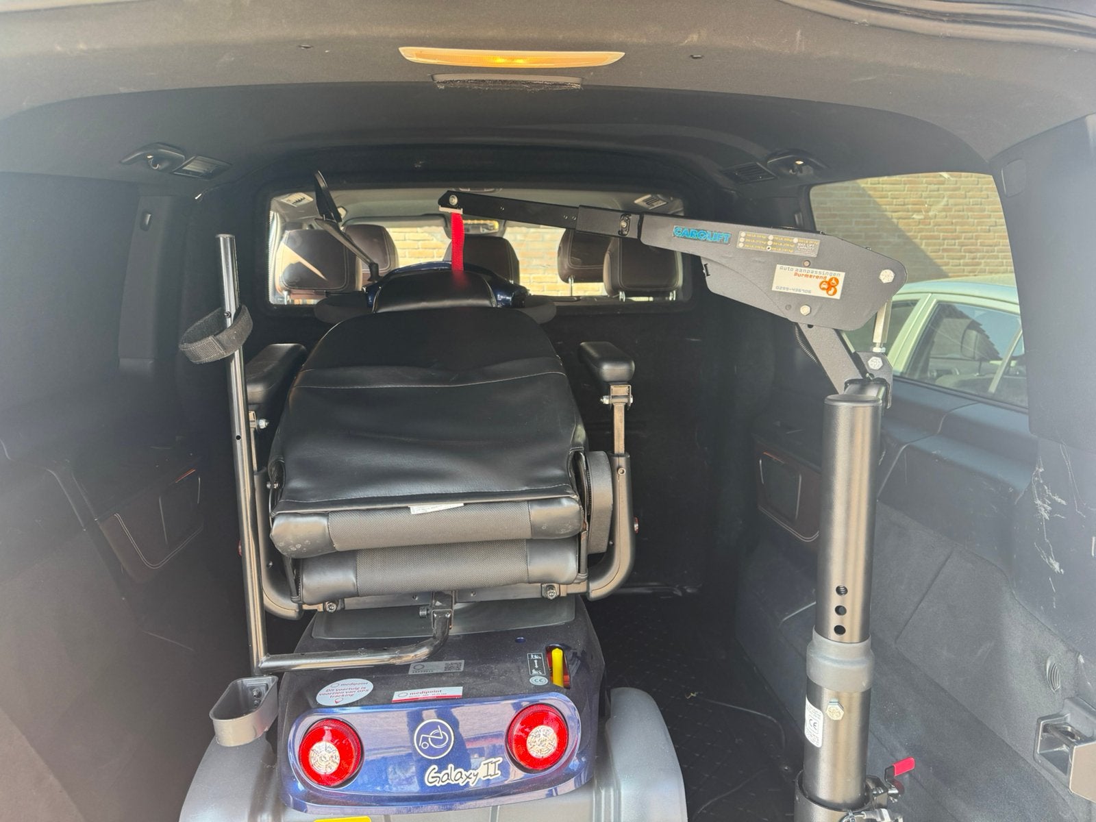 Kofferbaklift / rolstoellift voor in de auto, Diversen, Rolstoelen, Ophalen, Zo goed als nieuw, Elektrische rolstoel