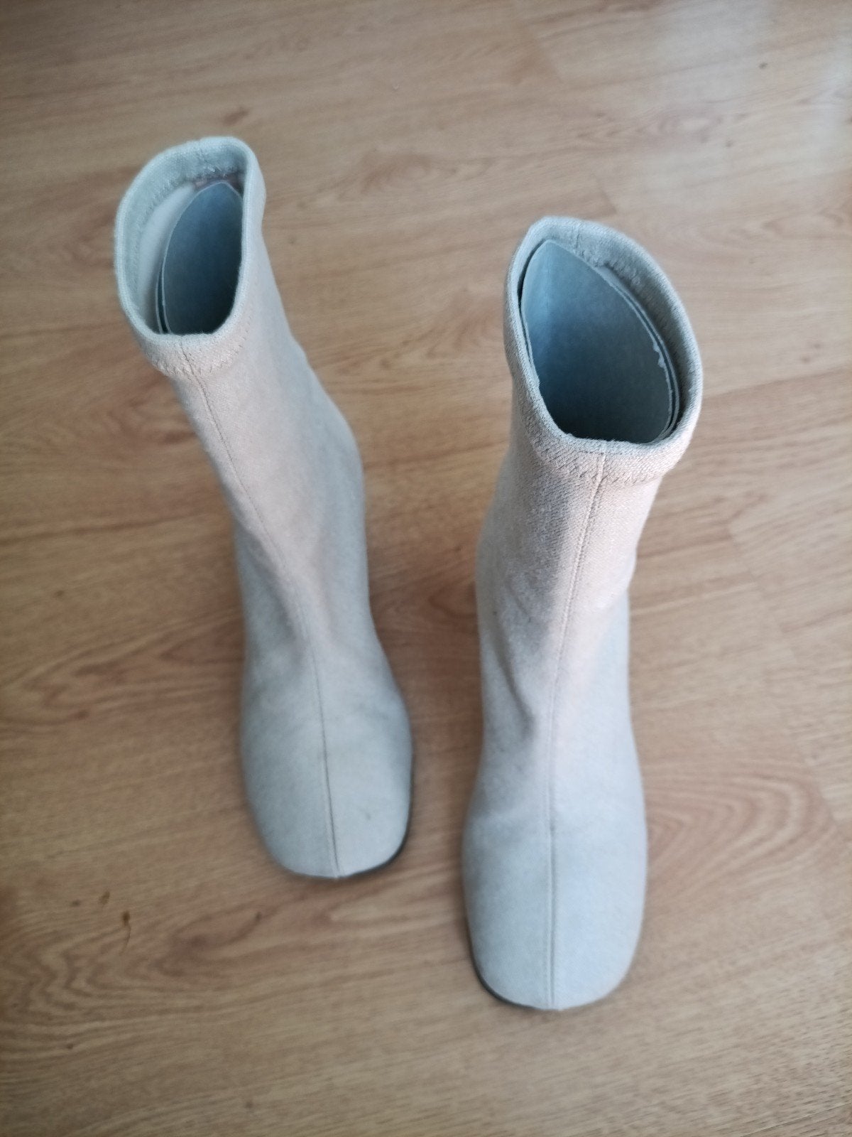 Stijlvolle beige enkellaarzen met hak - Maat 37, Ophalen of Verzenden, Gedragen, Beige