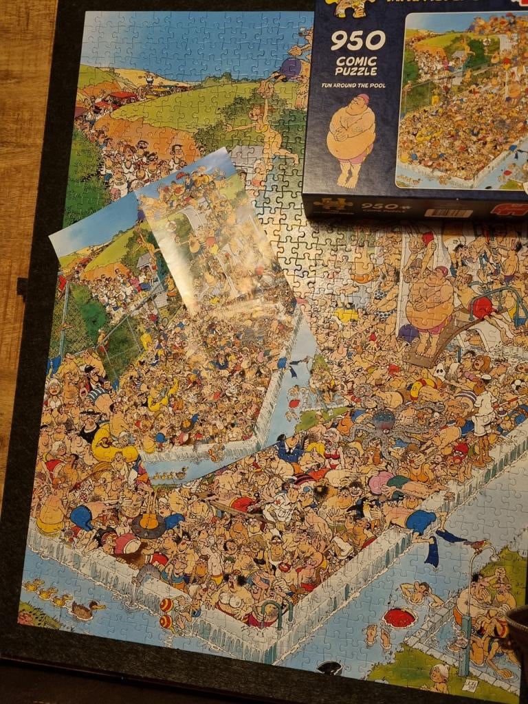 Puzzel van Jan van Haasteren, fun around the Pool., Ophalen of Verzenden, 500 t/m 1500 stukjes, Zo goed als nieuw, Legpuzzel