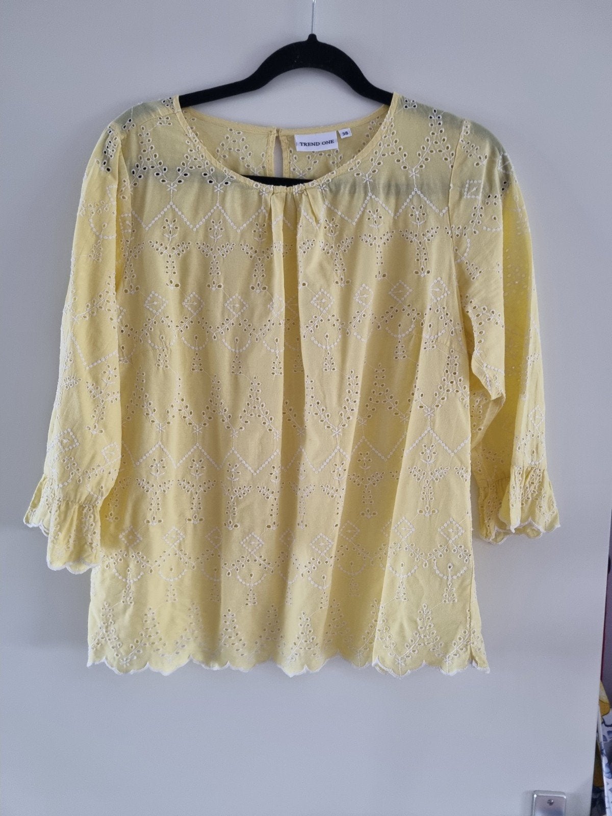 Trend One Bloesje Maat 38 - Geel met Broderie, Kleding | Dames, Maat 38/40 (M), Geel, Ophalen of Verzenden, Trend One