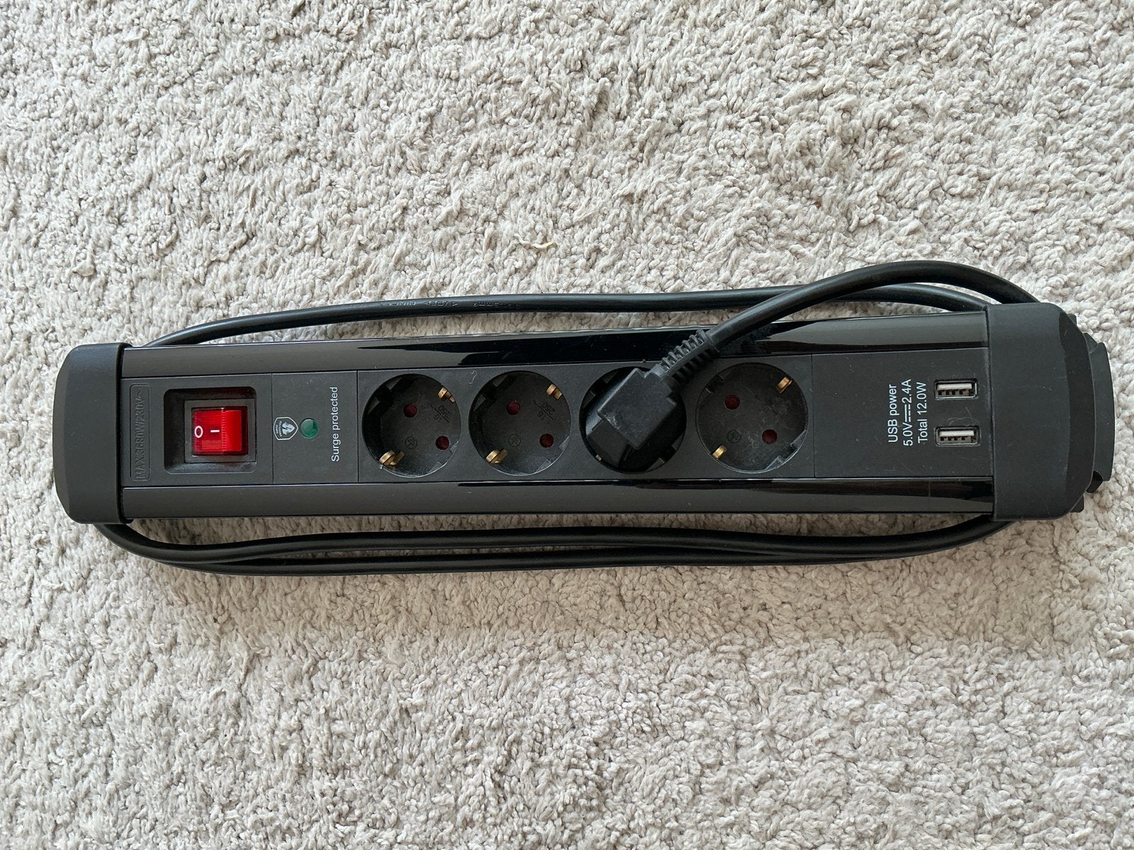 Stekkerdoos met overspanningsbeveiliging en USB-poorten, Ophalen of Verzenden, Zo goed als nieuw, Overige merken, Stekkerdoos