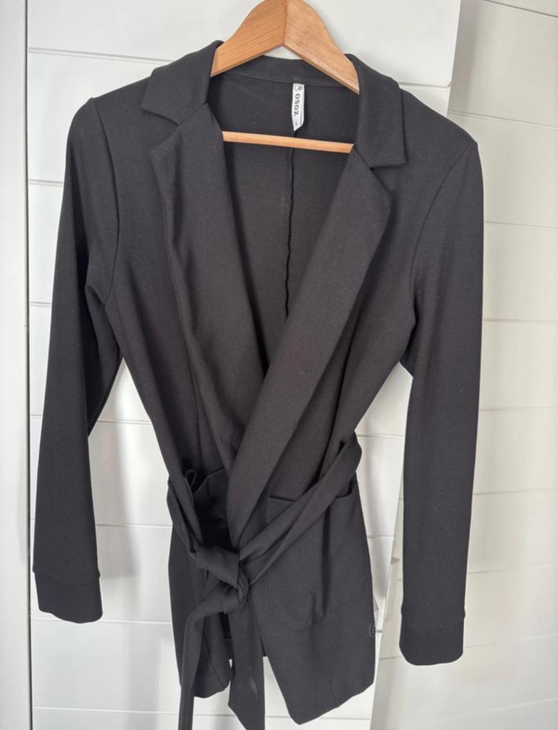 Zoso blazer zwart Nieuwstaat maat S, met ceintuur, Zwart, Ophalen of Verzenden, Zo goed als nieuw, Jasje