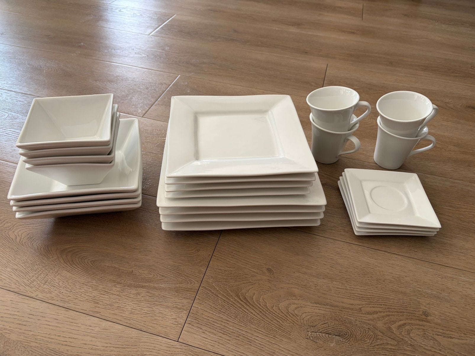24-delig Maxwell & Williams servies, Ophalen, Overige typen, Zo goed als nieuw, Wit