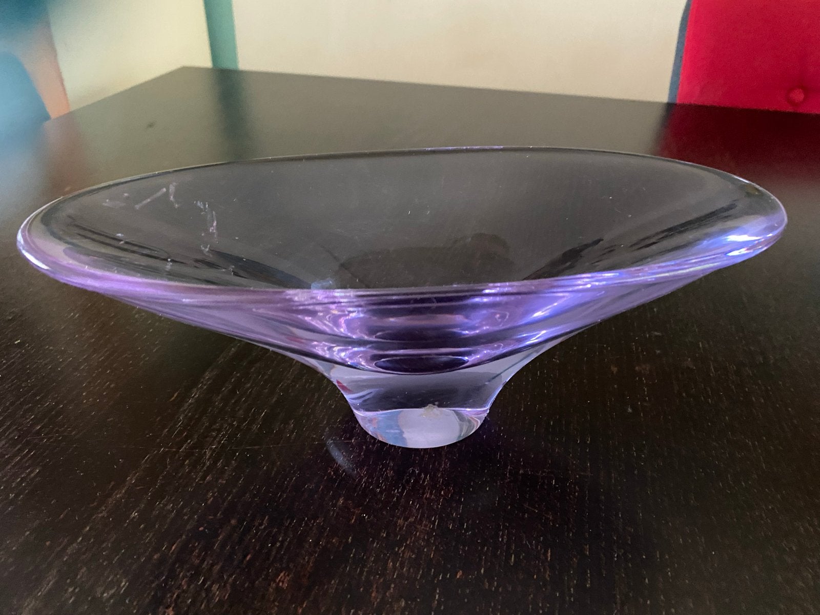 Paarse glazen schaal - decoratief en elegant, Ophalen