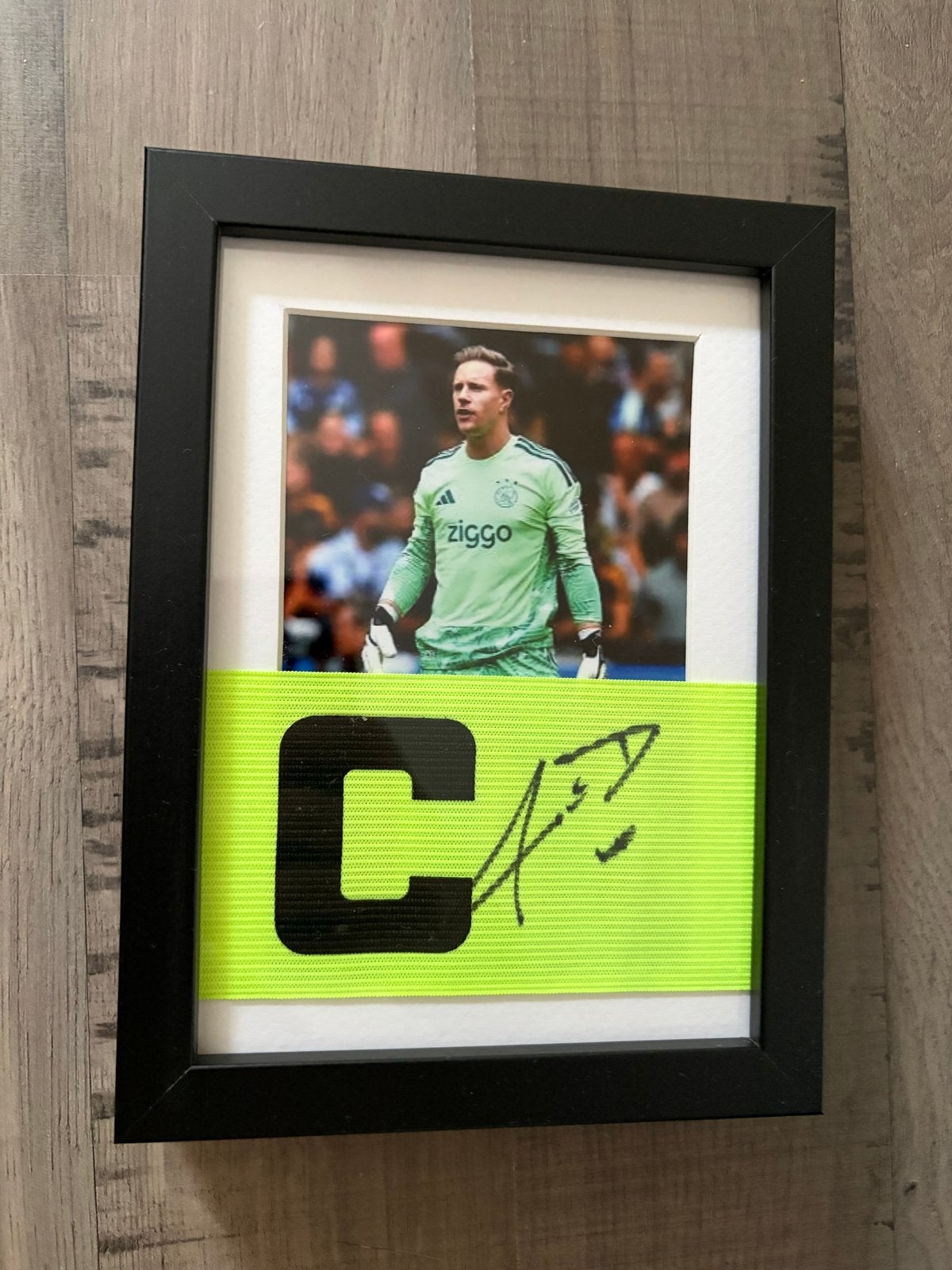 Gesigneerde aanvoerdersband Ter Stegen (Ajax/Barcelona), Ophalen of Verzenden, Zo goed als nieuw, Ajax, Overige typen