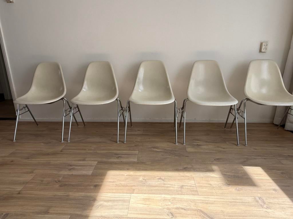 5x Eames Herman Miller fiberglass stoelen (origineel), Ophalen, Gebruikt, Overige kleuren, Vintage