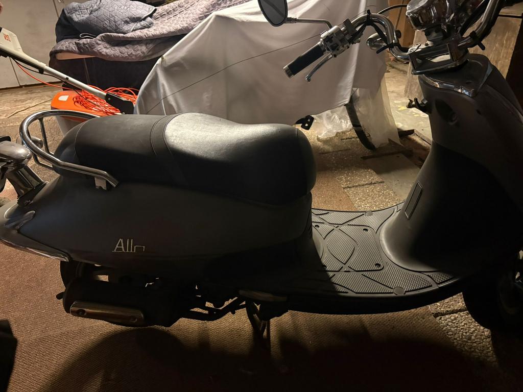 2 scooters te koop | SYM + AGM | opknappers / project, Fietsen en Brommers, Snorfietsen en Snorscooters, Ophalen, Zo goed als nieuw