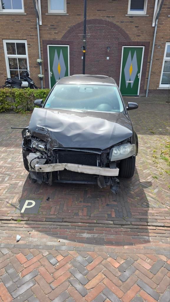 Audi A3 1.6 85KW 2007 Grijs, Auto's, Audi, Voorwielaandrijving, Euro 5, 15 km/l, Zwart