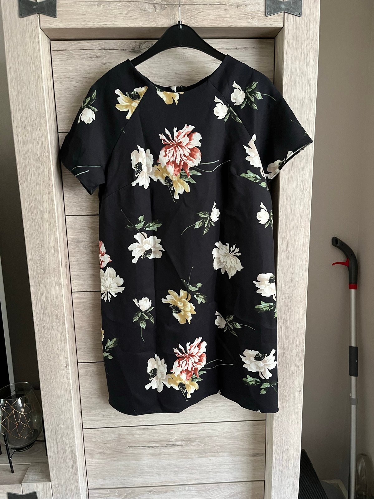 Prachtig Bisou’s Project jurkje met bloemenprint - Maat S, Zwart, Ophalen of Verzenden, Zo goed als nieuw, Maat 36 (S)