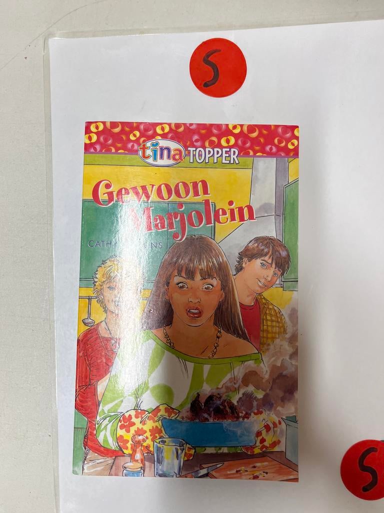 Tina Topper: Gewoon Marjolein - Jeugdboek, Ophalen of Verzenden, Zo goed als nieuw