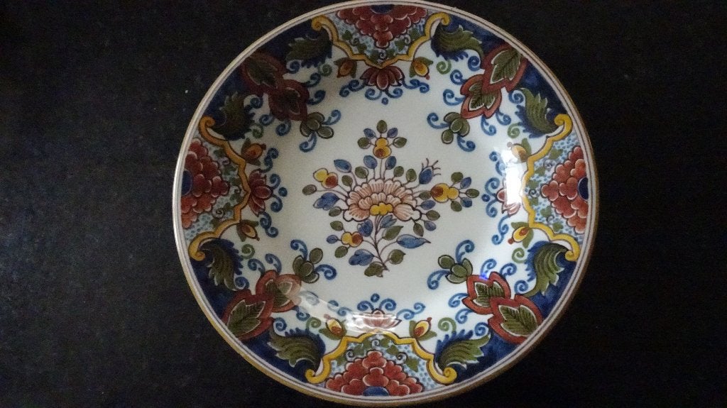 Gekleurd bord Makkummer aardewerk, Ophalen