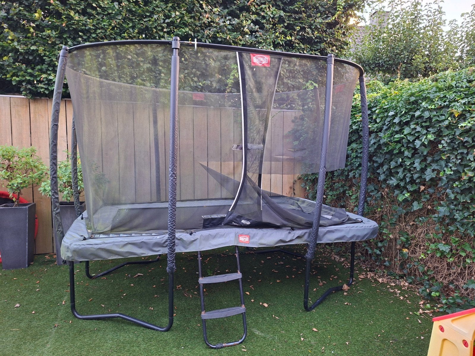 berg trampoline rechthoek, Ophalen, Gebruikt