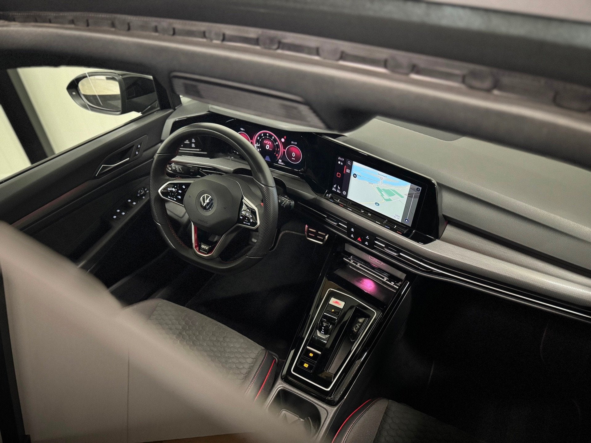 Volkswagen GOLF 2.0 TSI GTI Clubsport 2023 300PK PANO/HUD/IQ, 15 km/l, 4 cilinders, 1984 cc, Alcantara