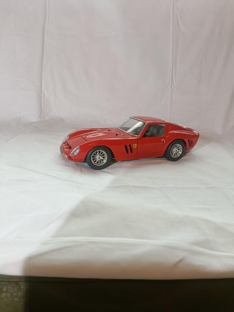 Modelauto Ferrari 250 GTO, Ophalen of Verzenden, Zo goed als nieuw, Auto, Bburago