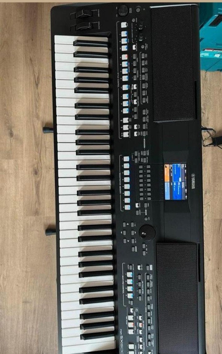 PSR SX600 YAMAHA, Muziek en Instrumenten, Ophalen, Zo goed als nieuw, 61 toetsen, Yamaha
