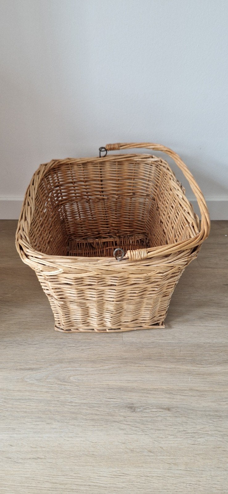mand, Huis en Inrichting, Woonaccessoires | Schalen en Manden, Ophalen, Zo goed als nieuw, Overige vormen, Riet