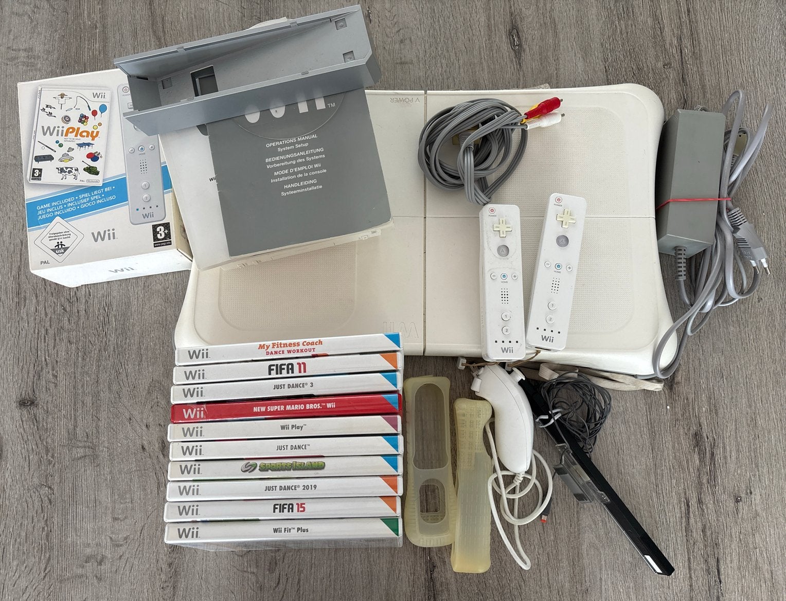 Wii Console Bundel met 2 Controllers en 10 Games, Ophalen of Verzenden, Gebruikt, Met 2 controllers, Met games