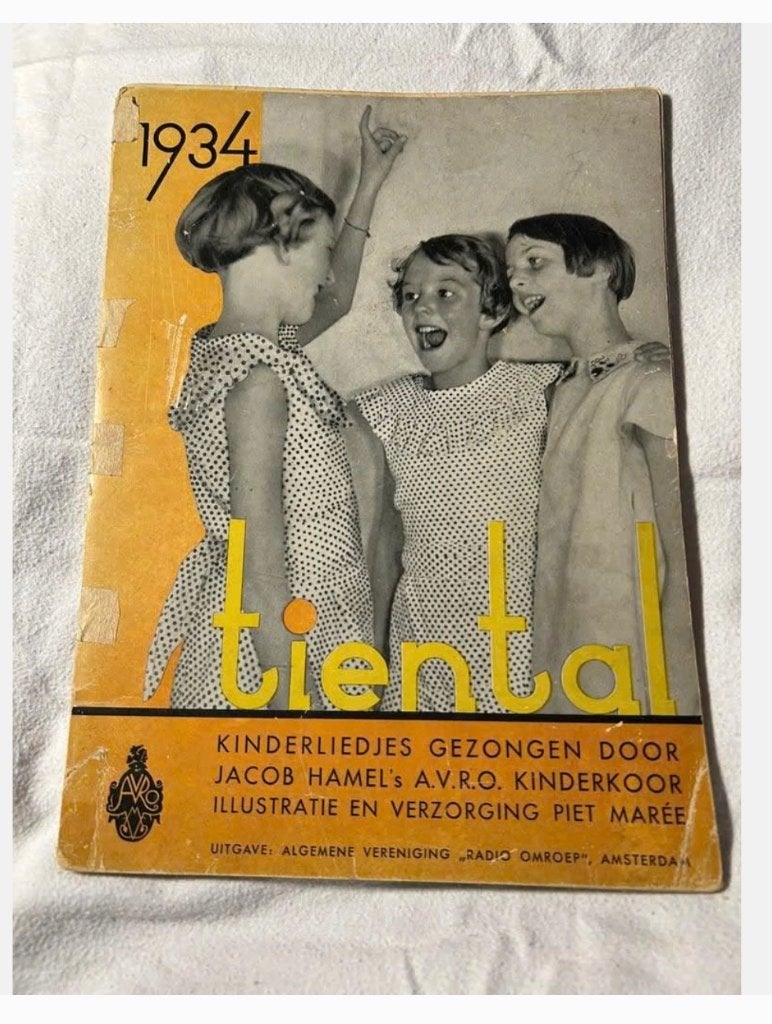 1934 boekje “tiental kinderliedjes” AVRO Amsterdam, Ophalen of Verzenden