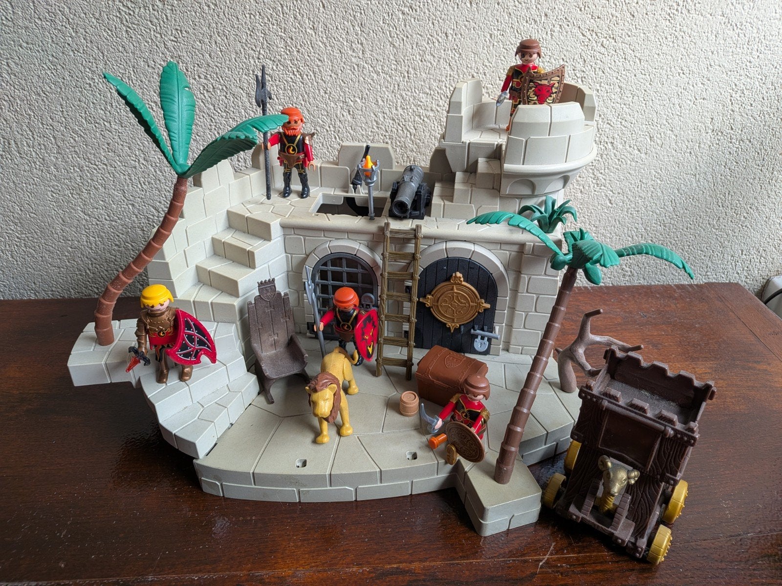 Playmobil kasteel met ridders en diverse accessoires.
In pri, Ophalen, Zo goed als nieuw, Complete set, Kasteel/Fort