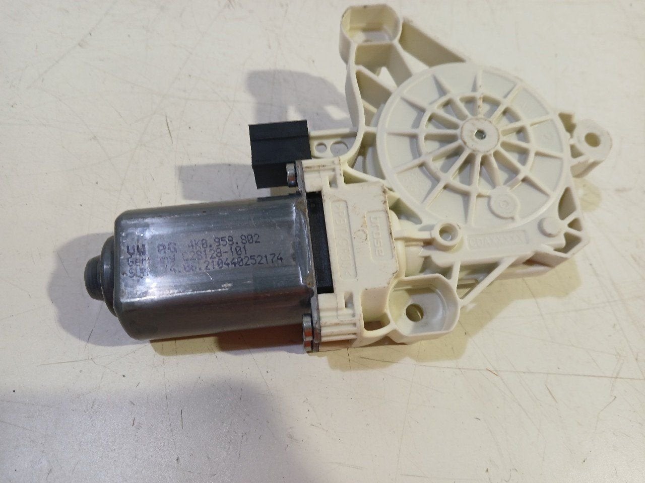 Motor raammechaniek elektrisch rechts voor Volkswagen Arteon, Onderdelen@venauto.nl, Van der Ven Autorecycling B.V., Gebruikt