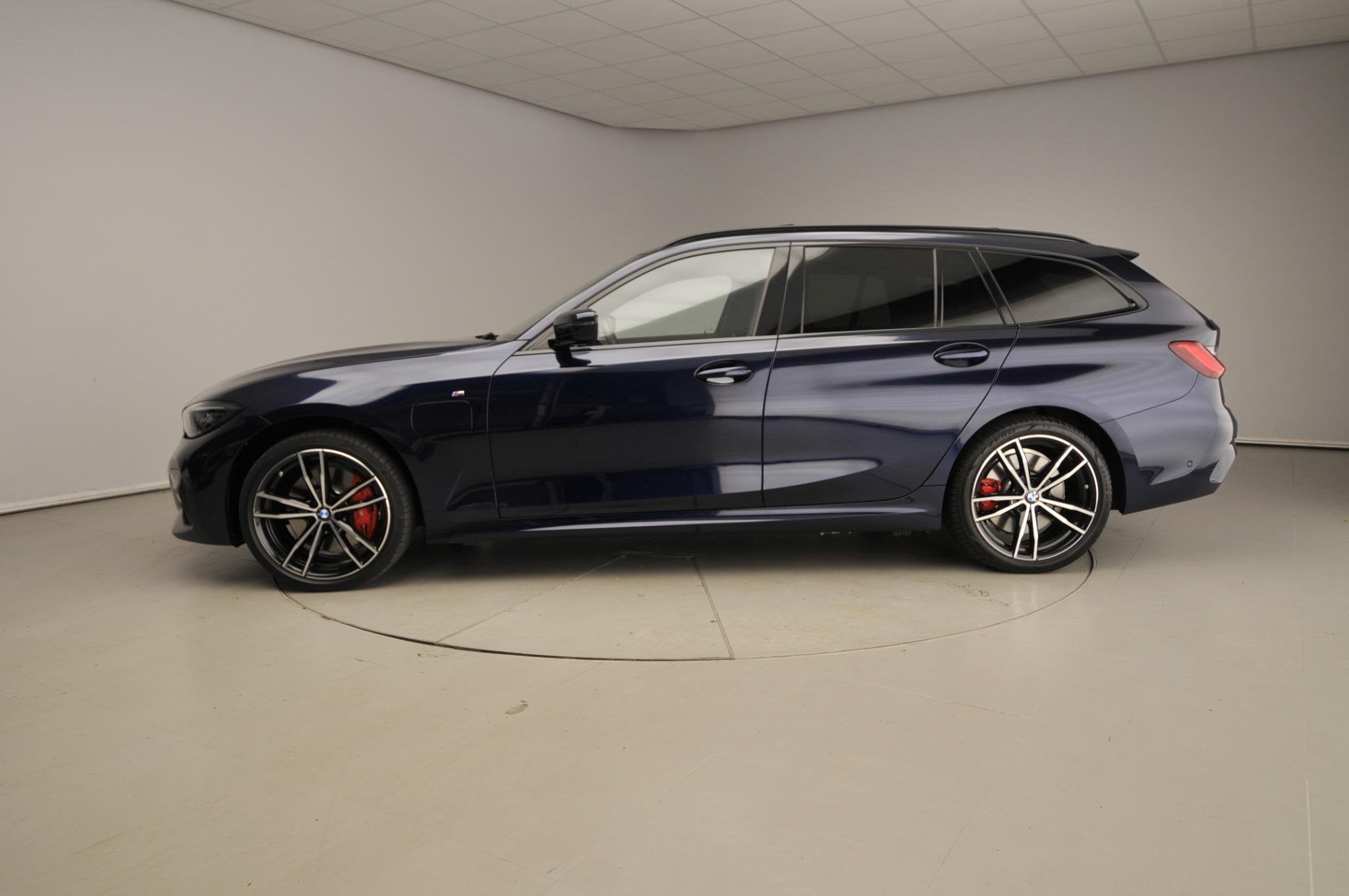 BMW 3 Serie Touring 330e | M-Sportpakket | Laserlicht |Leder, Achterwielaandrijving, Gebruikt, 4 cilinders, Blauw