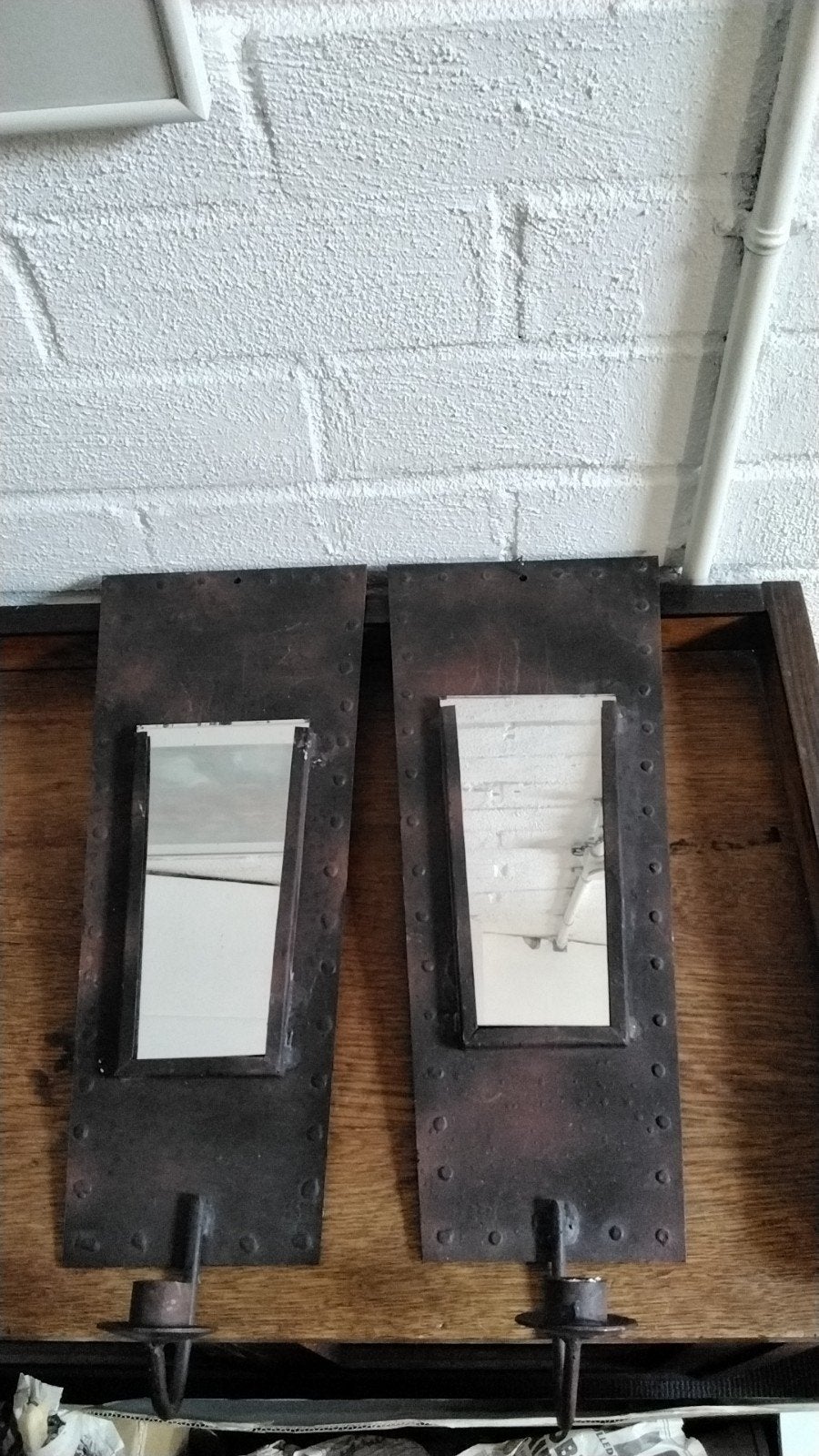2 Robuuste metalen, muur kandelaars met spiegel., Huis en Inrichting, Ophalen of Verzenden