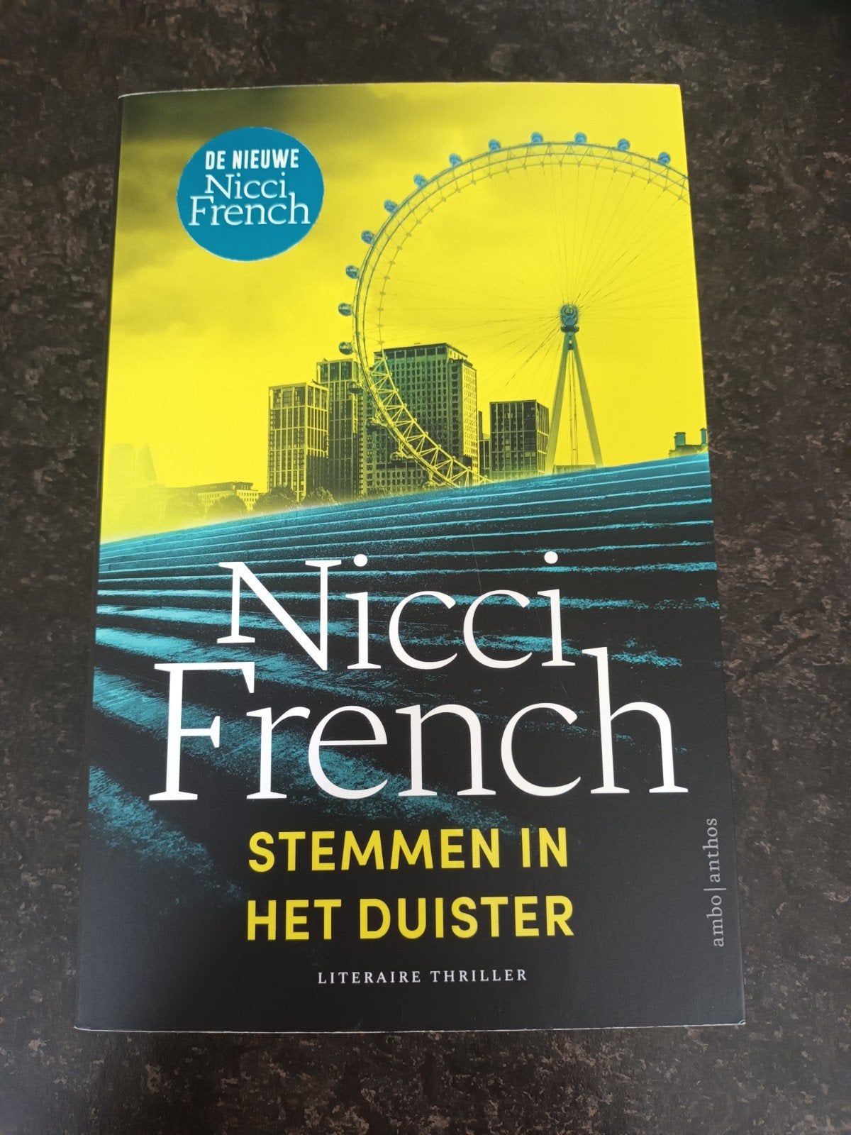 Stemmen in het duister - Nicci French, Gelezen, Europa overig, Nicci French, Ophalen of Verzenden
