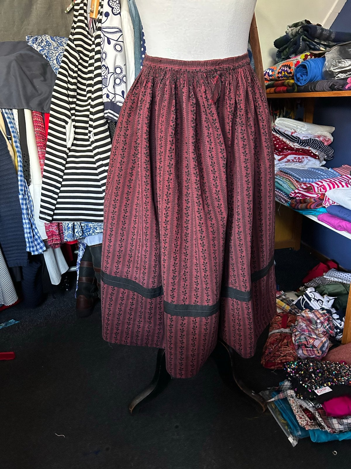 Vintage Dirndl Rok Bordeaux Zwart met Rits Achter, Ophalen of Verzenden