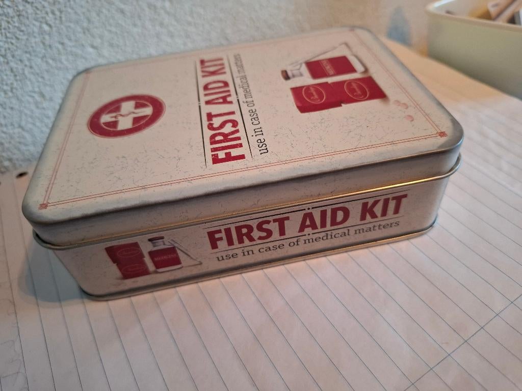 blikje First aid kit +/- 1960, Ophalen of Verzenden, Gebruikt, Overige, Overige merken