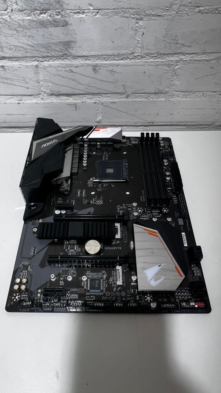Gigabyte B450 Aorus Elite moederbord defect geen vga, Computers en Software, Veldburg, DDR4, Ophalen of Verzenden, Niet werkend