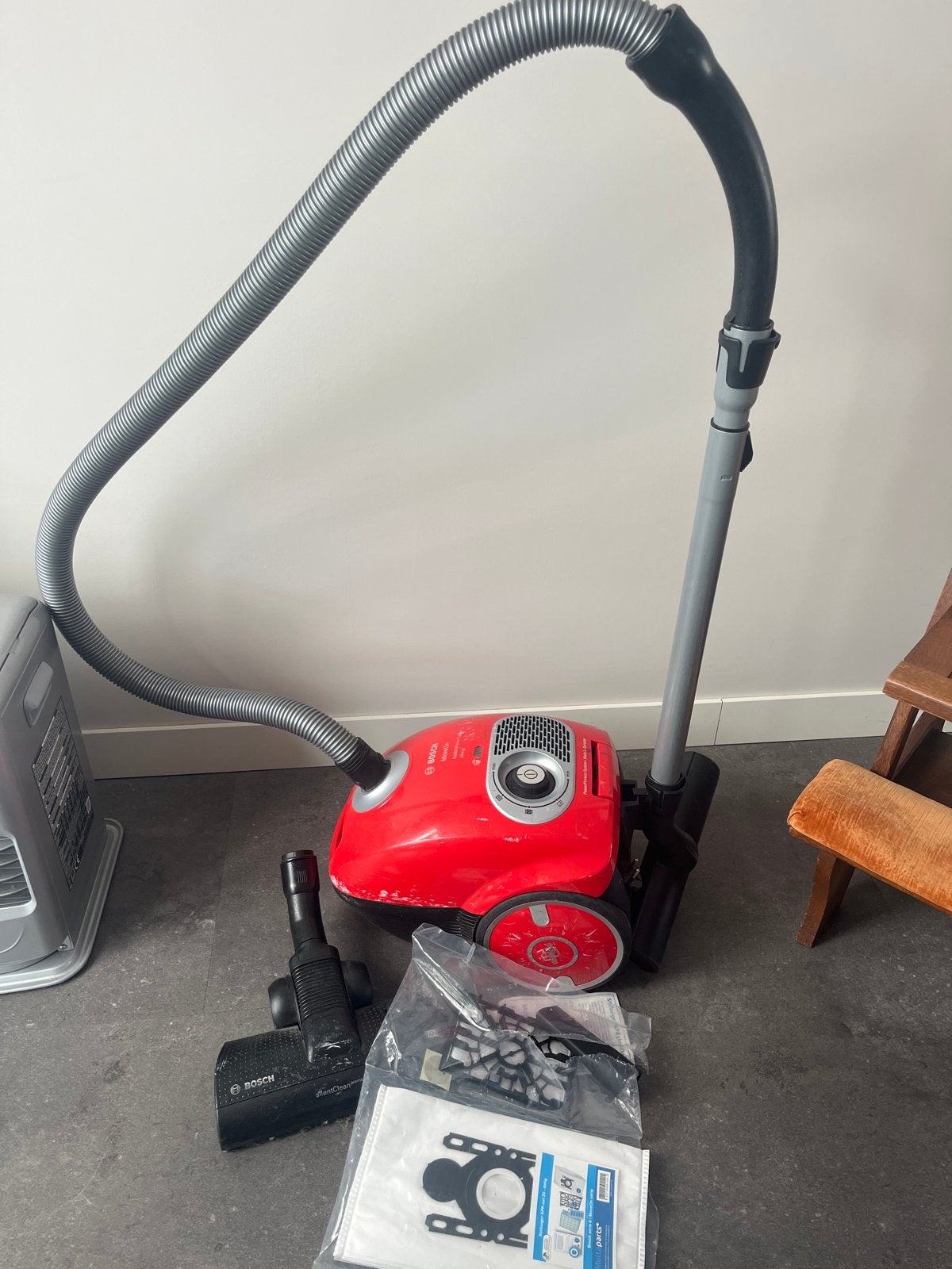 Bosch MoveOne stofzuiger met nieuwe filter en zakken, Inclusief accessoires, Gebruikt, Bosch, Sledestofzuiger