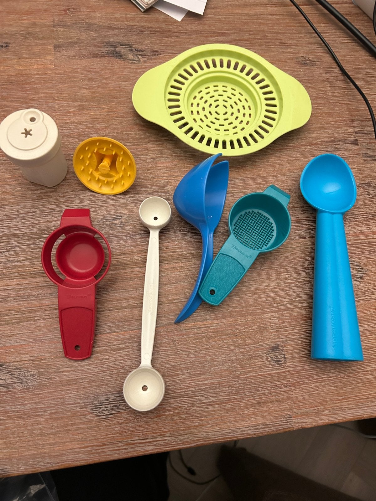 Diverse Tupperware hulpjes, Geel, Overige typen, Ophalen of Verzenden, Zo goed als nieuw