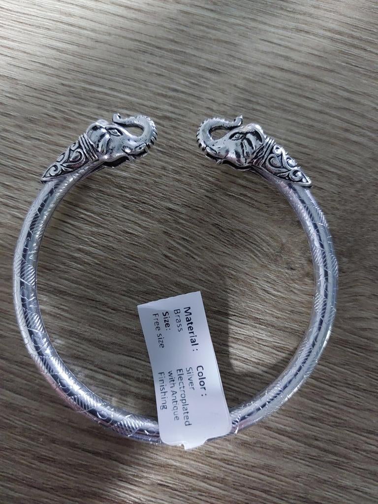 Nieuwe Zilverkleurige Olifanten Armband, Ophalen of Verzenden, Nieuw, Zilver, Overige materialen