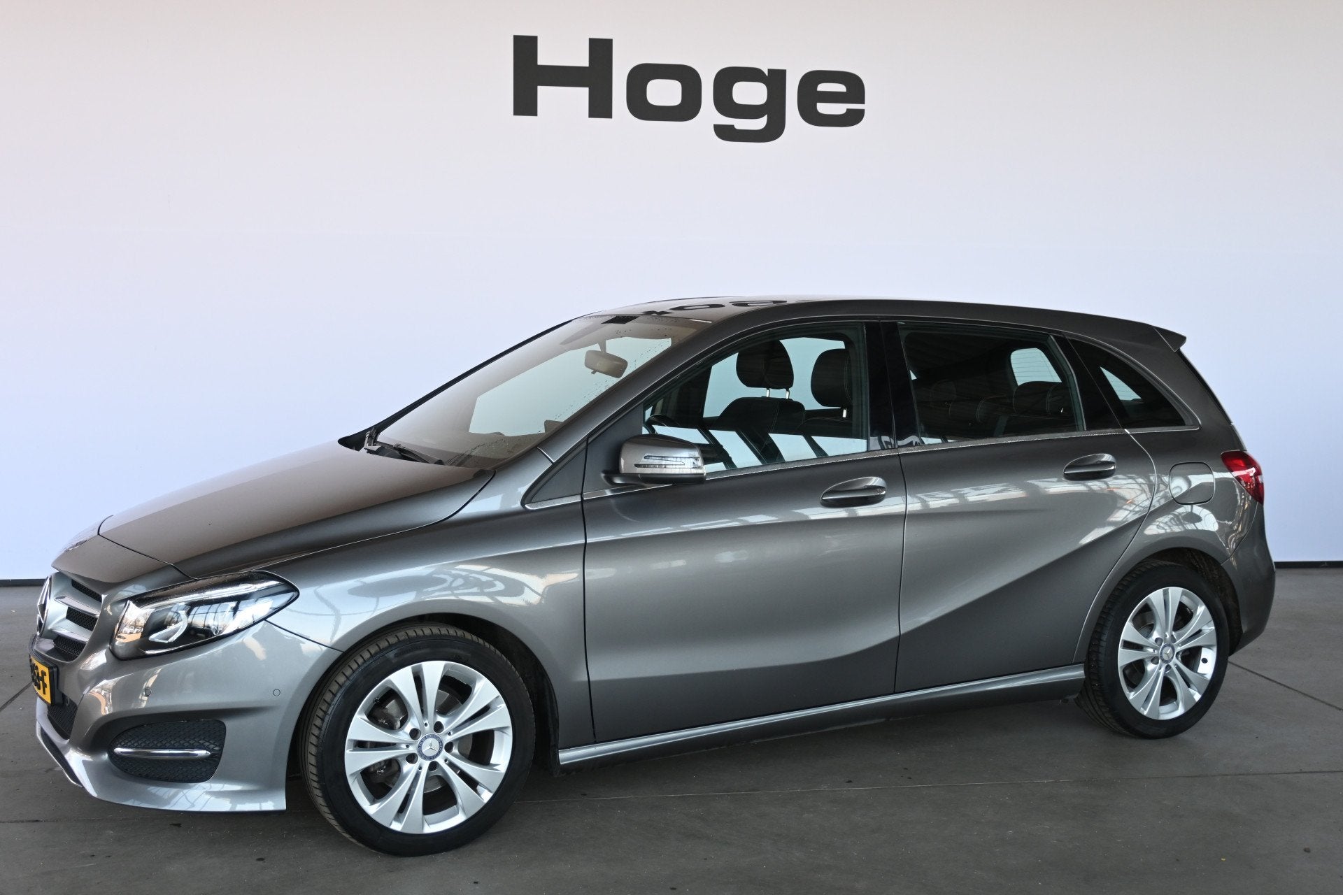 Mercedes-Benz B-Klasse 180 Ambition Automaat Clima Navigatie, 1325 kg, Gebruikt, 4 cilinders, Met garantie (alle)