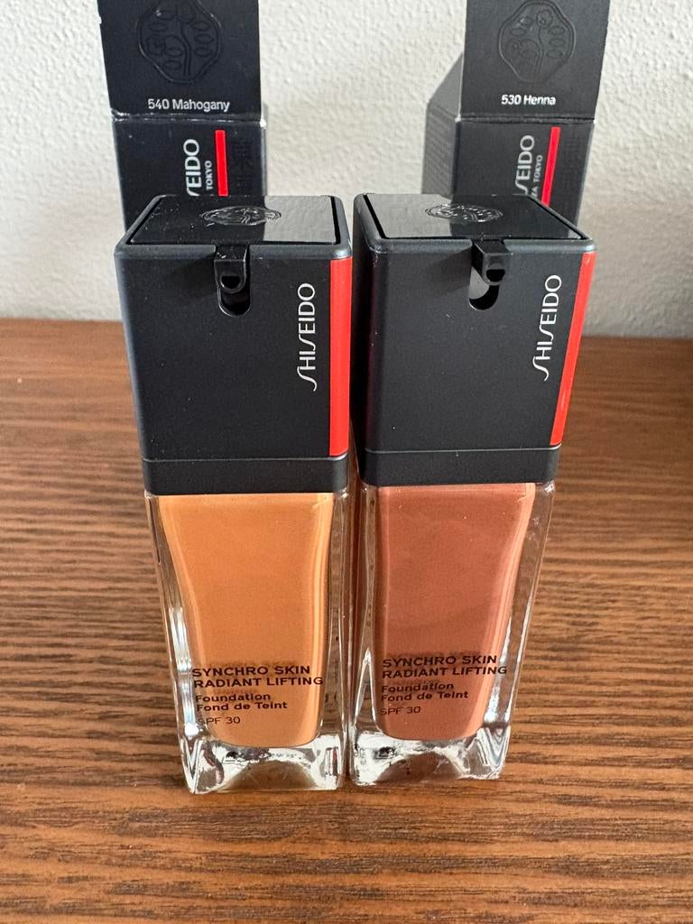 SHISEIDO SYNCHRO SKIN RADIANT | Foundation | ongebruikt, Bruin, Gehele gezicht, Nieuw, Ophalen of Verzenden