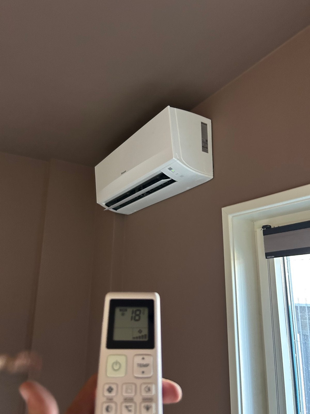 Daikin Sensira Airco 2.5kW/3.5kW wifi Inclusief Installatie, Witgoed en Apparatuur, Koelen en Ontvochtigen, Nieuw, 3 snelheden of meer