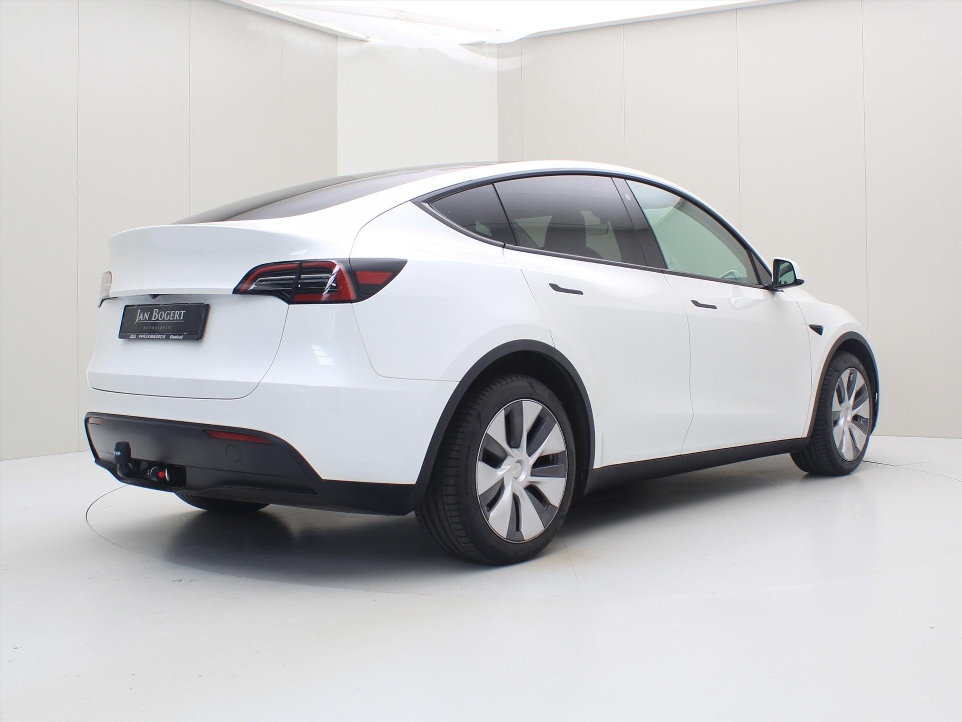 Foto 2 van Tesla Model Y Long Range AWD 75kWh 351pk [ TREKHAAK+AMD RYZE