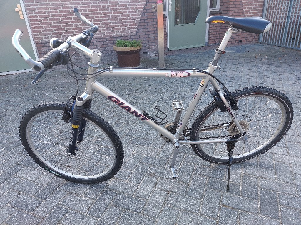 Mooie perfecte zilvergrijze Giant Terrago T6, Fietsen en Brommers, Fietsen | Mountainbikes en ATB, Ophalen, Gebruikt, Hardtail