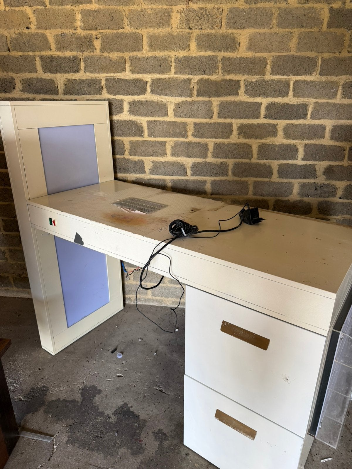 Gratis nageltafel + afzuiging + licht, Ophalen, Gebruikt