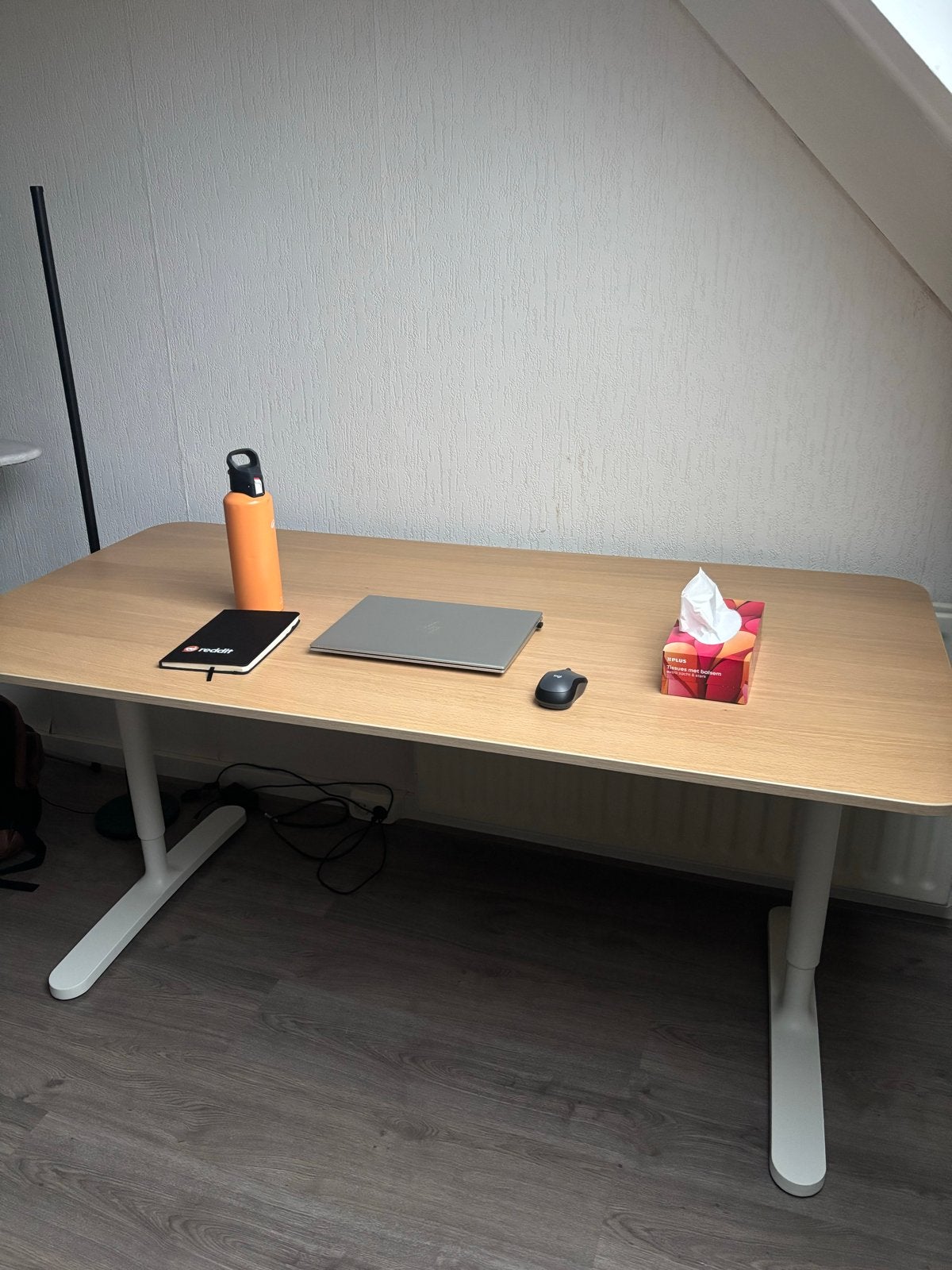 Ikea bekant table - 160x80cms, Huis en Inrichting, Bureaus, Ophalen, Overige typen, Hout, In hoogte verstelbaar