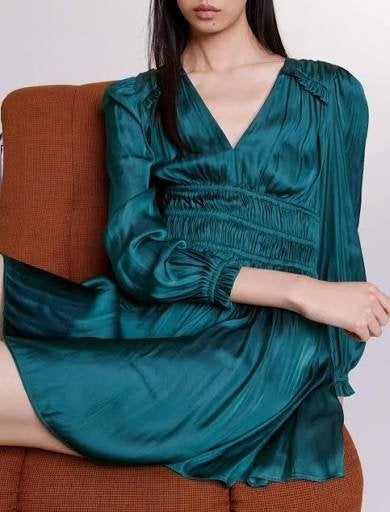 Zara mini jurk met lange mouwen en V-hals XS, Kleding | Dames, Jurken, Zara, Ophalen of Verzenden, Zo goed als nieuw, Maat 36 (S)
