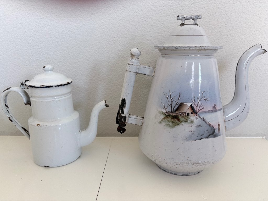 TWEE UNIEKE IJZEREN / EMAILLE OUDE KANNEN, Antiek en Kunst, Curiosa en Brocante, Ophalen of Verzenden