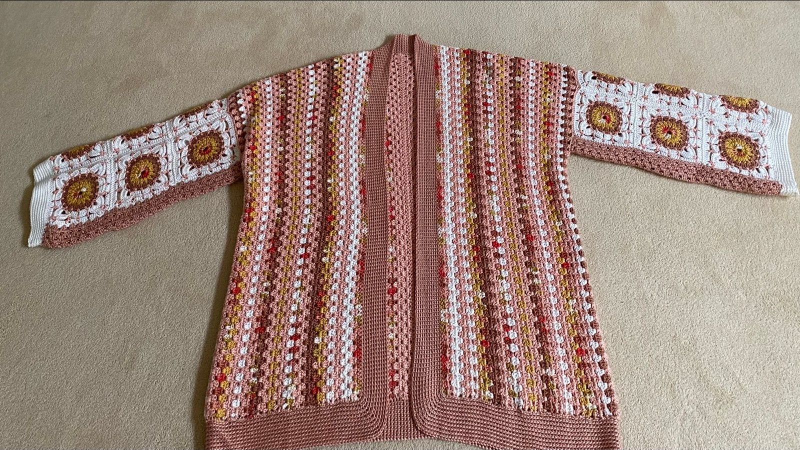 Gehaakt vest met granny squares - Handgemaakt, Ophalen of Verzenden, Zo goed als nieuw, Maat 38/40 (M), Meerkleurig