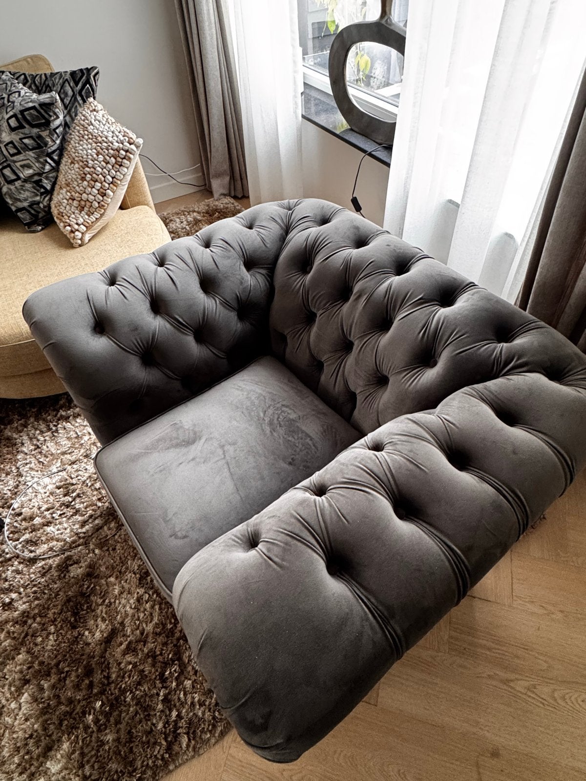 Luxe Grijze Chesterfield Fauteuil - Zo goed als nieuw, 75 tot 100 cm, Ophalen of Verzenden, Zo goed als nieuw, 100 tot 125 cm