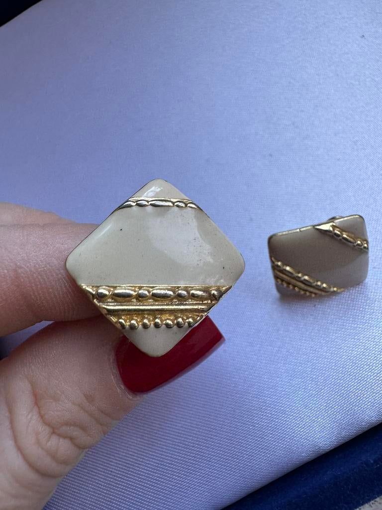 vintage clip-on earrings, Verzenden, Zo goed als nieuw, Beige, Overige materialen