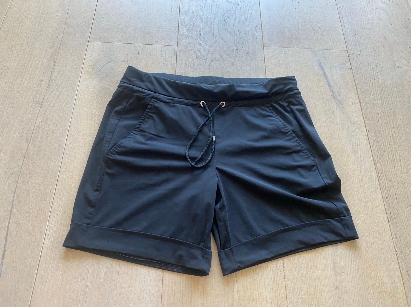 Mac easy bermuda 38 travel zwart nieuwstaat, Kleding | Dames, Maat 38/40 (M), Kort, Zwart, Ophalen of Verzenden