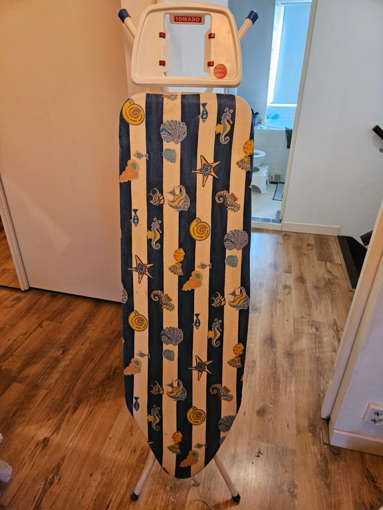 Tomado Strijkplank met Tefal strijkijzer, Witgoed en Apparatuur, Strijkijzers en Strijkplanken, Ophalen, Gebruikt