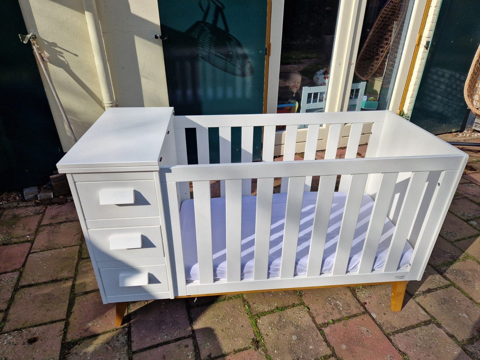 Massief houten babybed / ledikant + AeroSleep, Ophalen, Zo goed als nieuw, Ledikant