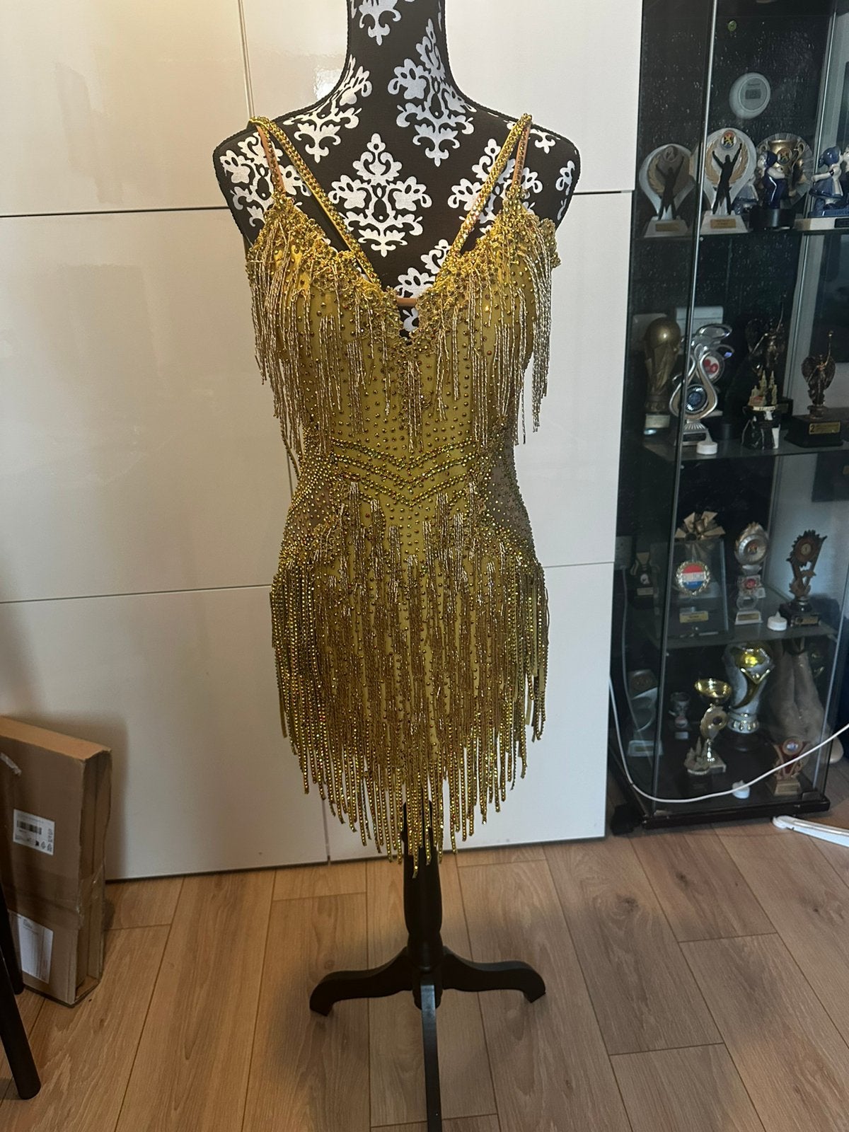 Gouden Dansjurk met Franjes en Kralen, Kleding | Dames, Jurken, Maat 42/44 (L), Nieuw, Ophalen of Verzenden, Boven de knie